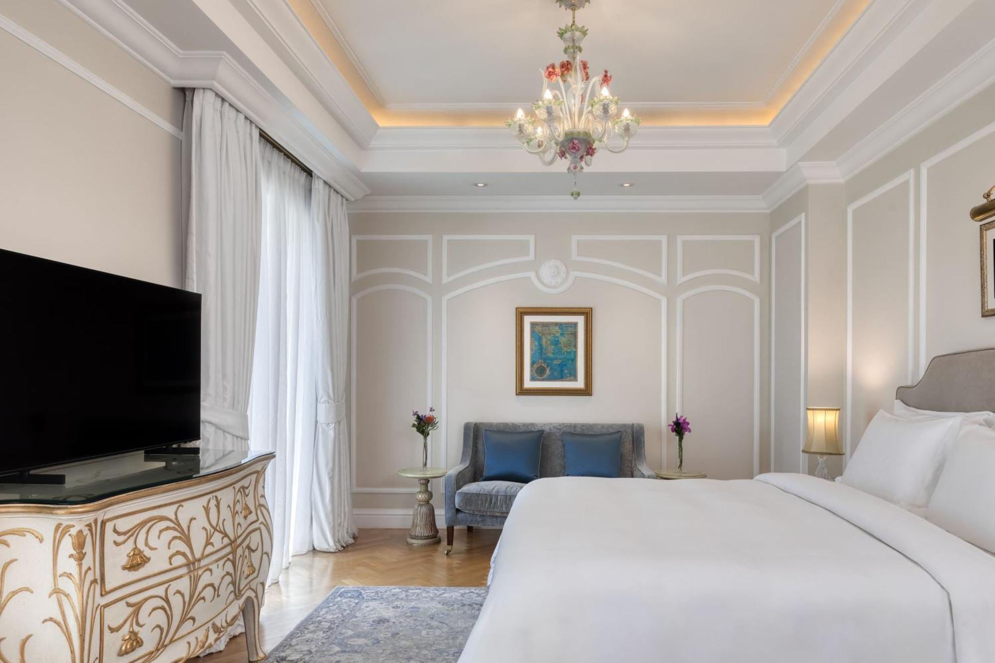 Deluxe Acropolis Guest room 1 King City view